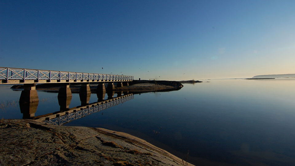 Bro ut till Jakkobben i Vänersborg vid Vänern