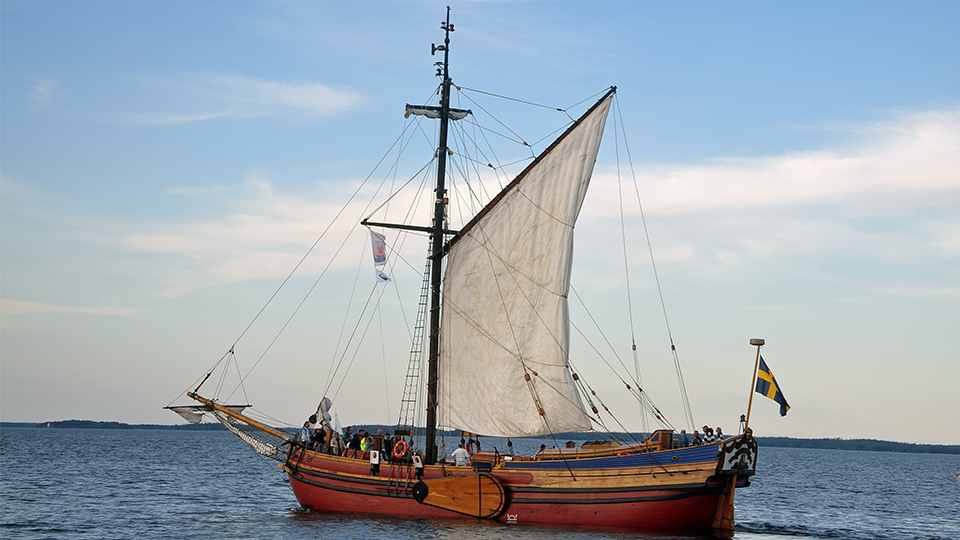 Der Bojer Christine af Bro, gebaut auf der Bojerwerft in Kristinehamn, mit Stapellauf in 2002