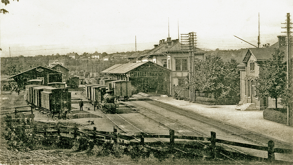 Railway station with auxiliary buildings